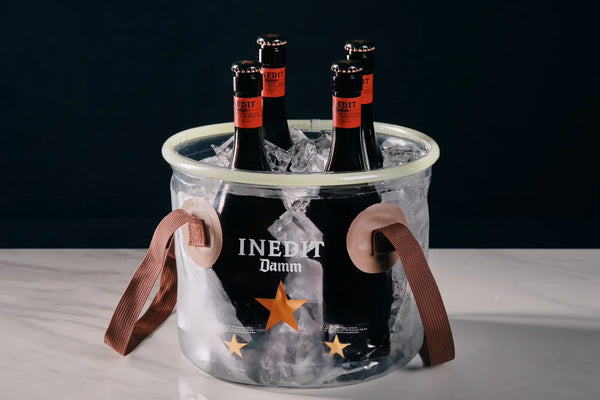 金星啤酒Estrella Damm Inedit中秋禮盒，貼心附贈摺疊冰桶，用如同香檳一般的啤酒，為團聚乾杯！